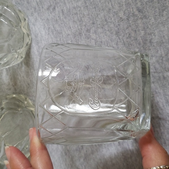 Lot of 3 crown royal whiskey glasses, etched design, matching pair and a single - Picture 5 of 5
